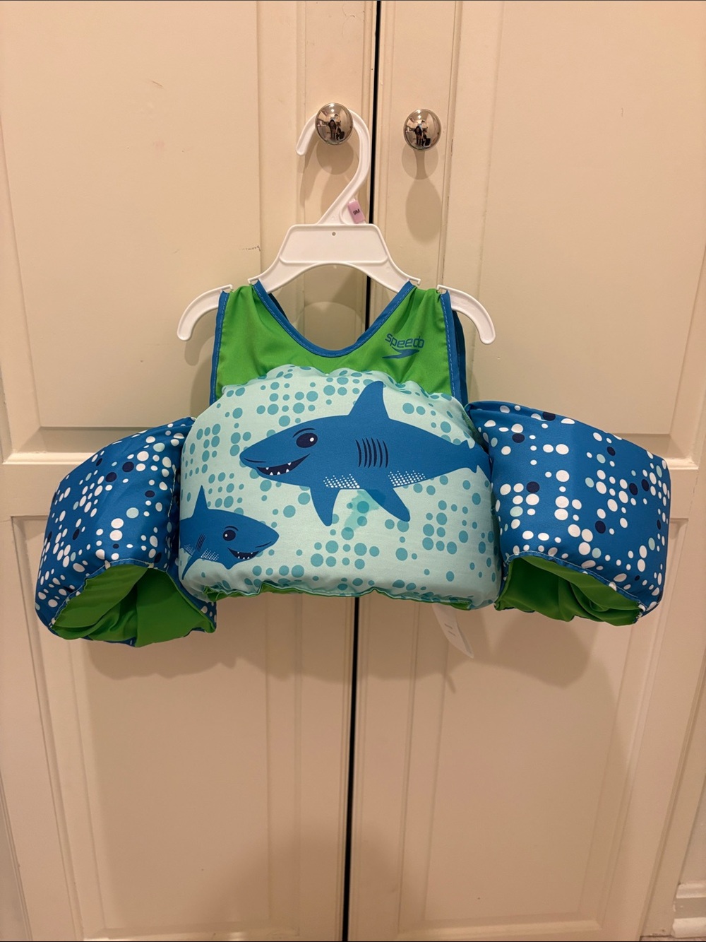 Speedo puddle jumper never used WOT - Shark Print Swim Vest in Blue & Green
